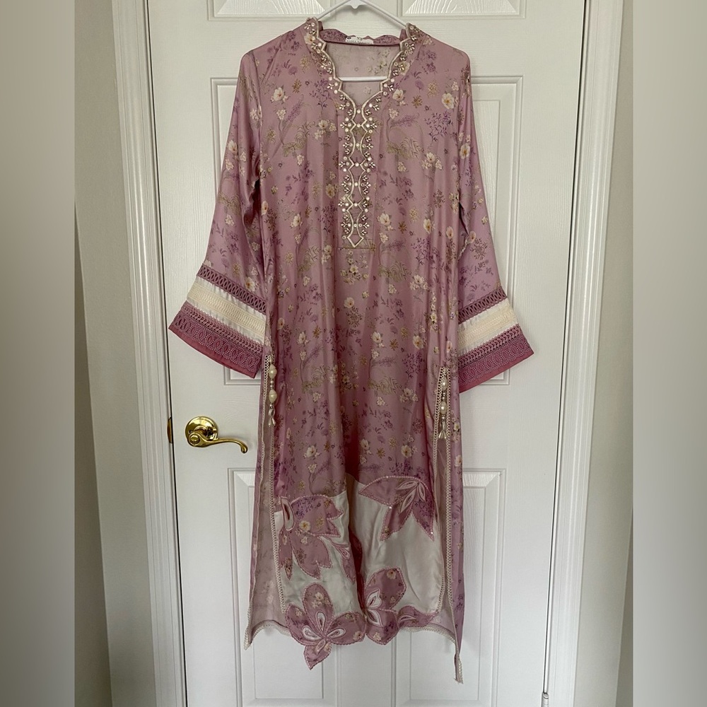 NWT Nadia Farooqui silk pret 2 piece Size Medium
